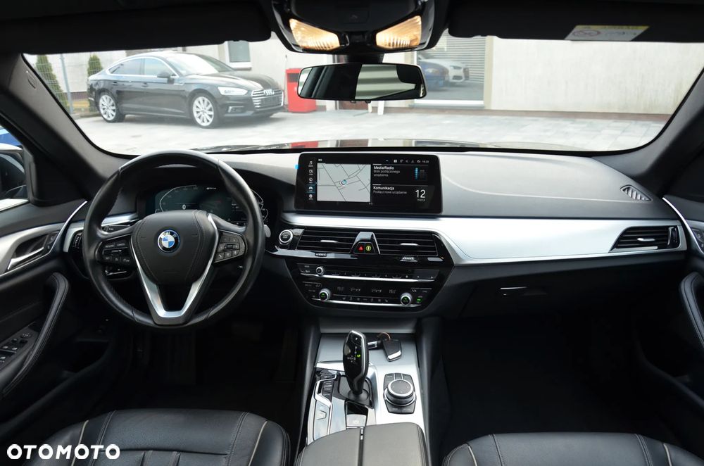 BMW Seria 5 520e Luxury Line - 21