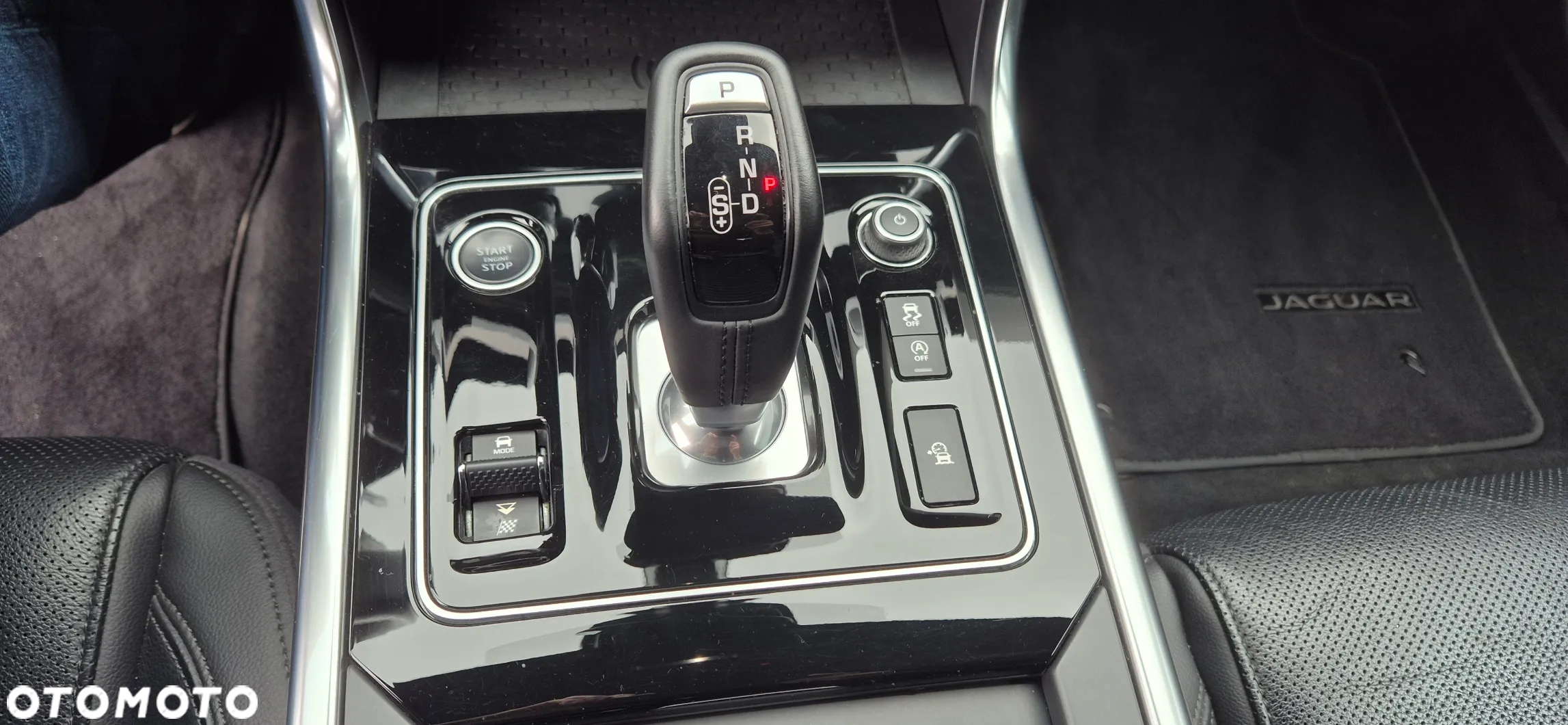 Jaguar XE - 24