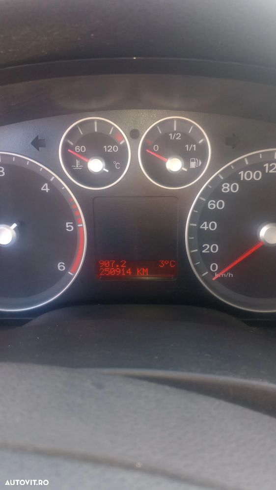 Ford Focus 1.6 TDCi DPF Ambiente - 10