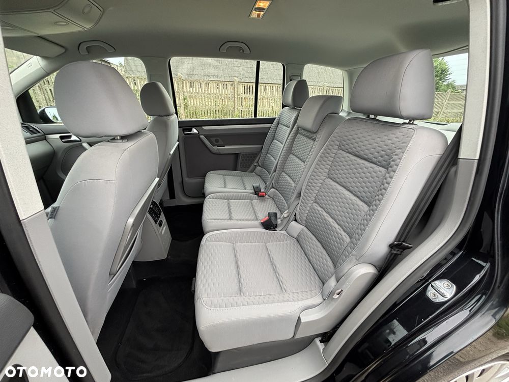 Volkswagen Touran - 8