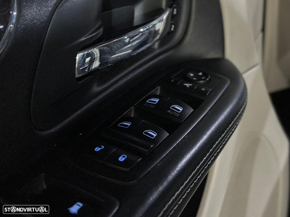 Lancia Voyager 2.8 CRD Platinum - 17