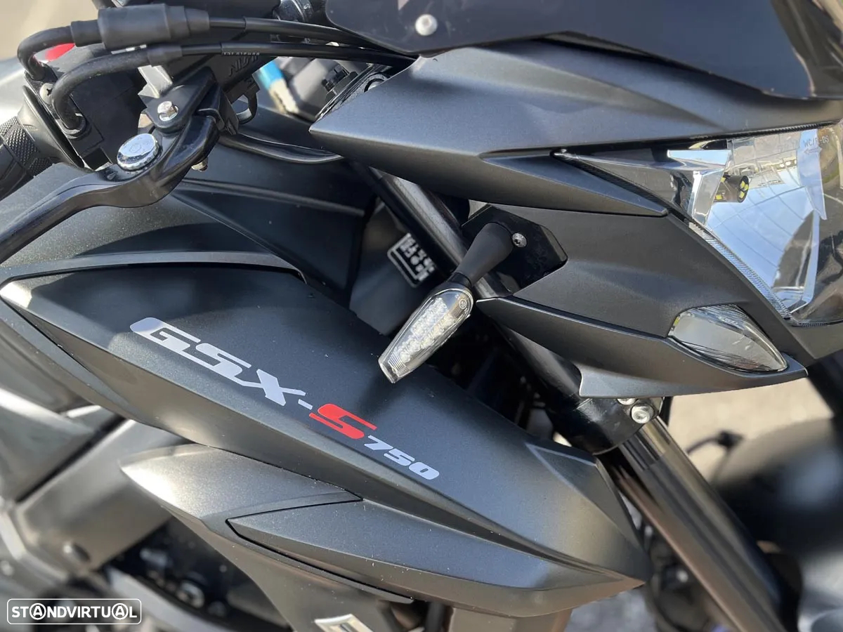 Suzuki GSX GSX 750 F - 7