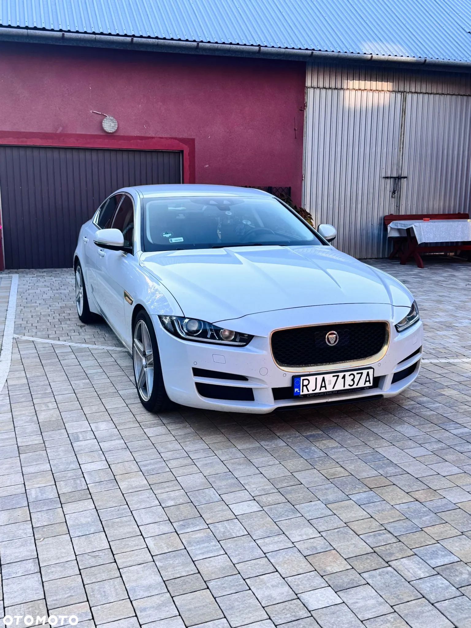 Jaguar XE 2.0 D Prestige - 1