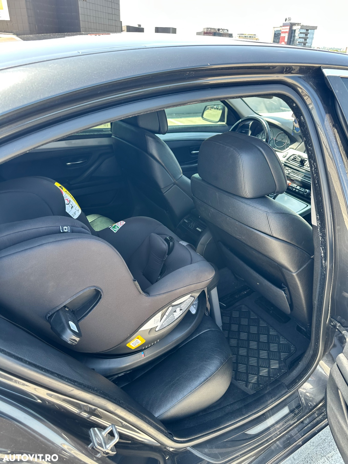 BMW Seria 5 525d xDrive - 14