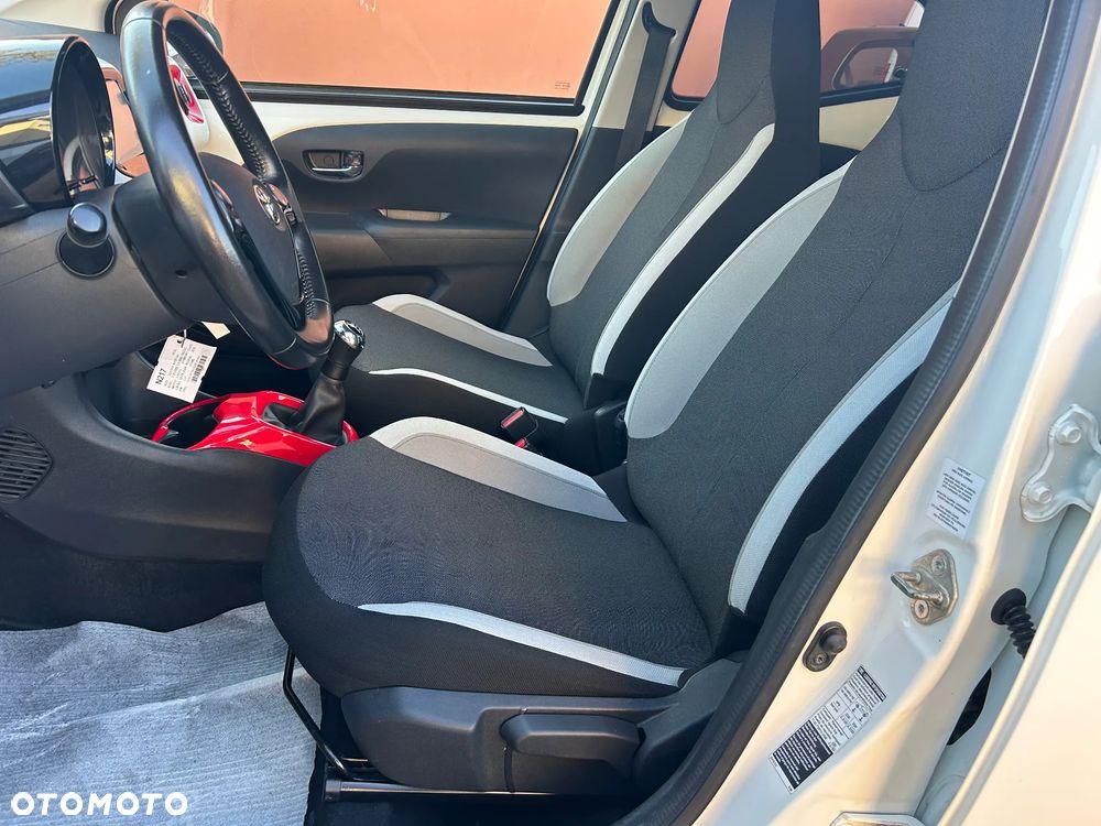 Toyota Aygo x-play Edition-S - 12