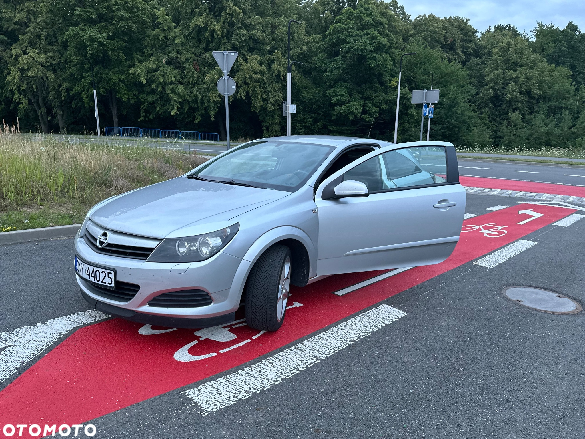 Opel Astra GTC 1.6 - 7