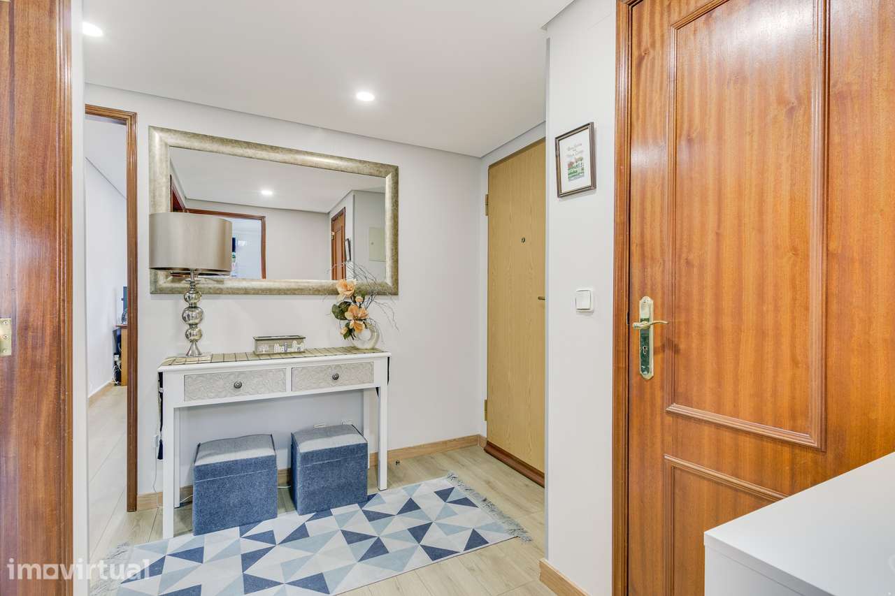 APARTAMENTO T2 | BOM SUCESSO | TRES VARANDAS FECHADAS | GARAGEM - Grande imagem: 4/35