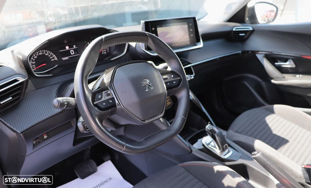 Peugeot 2008 1.2 PureTech Active EAT8 — fotografia 11