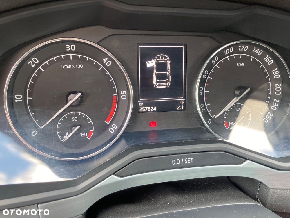 Skoda Superb 2.0 TDI Ambition - 14