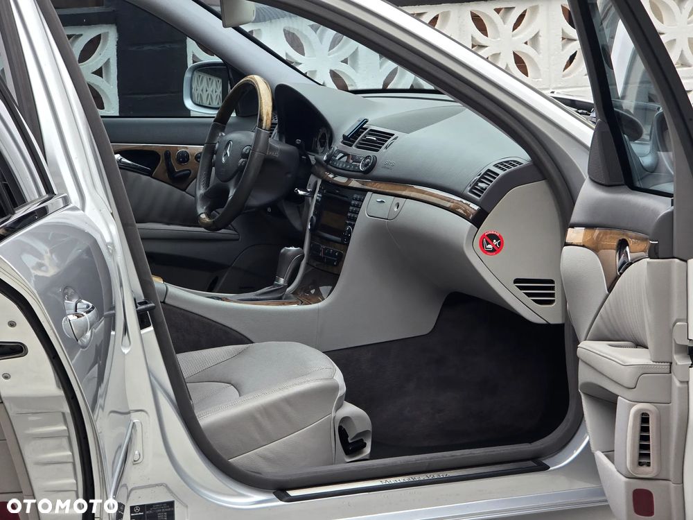 Mercedes-Benz Klasa E 320 CDI 4-Matic Avantgarde - 23