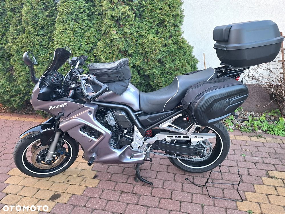 Yamaha FZS - 4