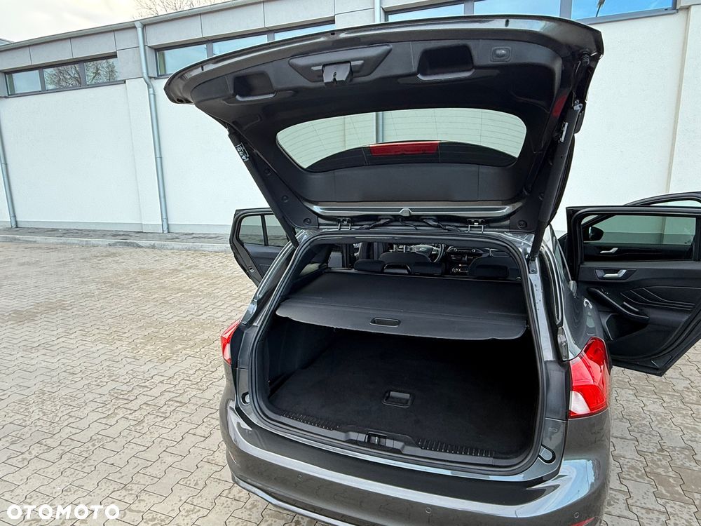 Ford Focus 1.5 EcoBlue Start-Stopp-System ST-LINE STYLE - 38