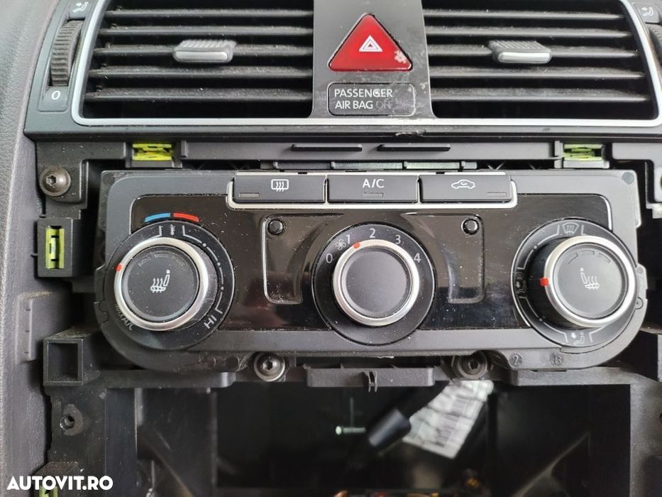 Panou Modul Comenzi Clima Vw Touran 1T3 An 2010-2015 Dezmembrez Vw Touran 1T3 2.0 Tdi DSG - 1