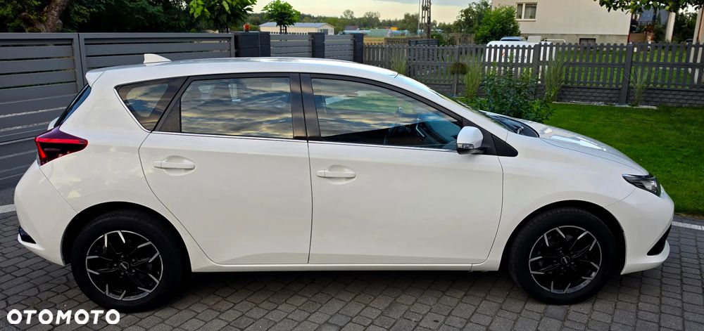 Toyota Auris 1.6 Premium - 9