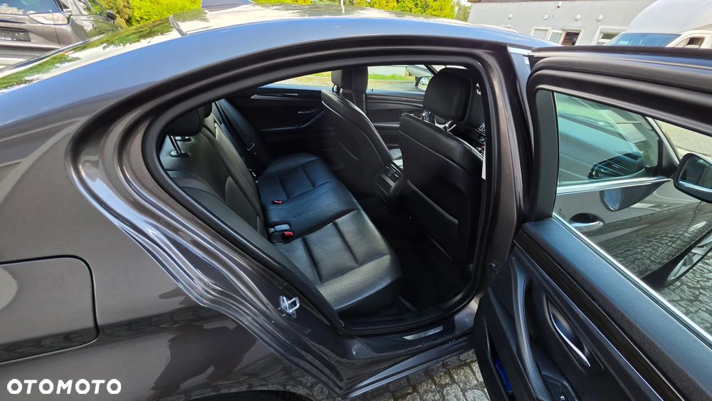 BMW Seria 5 528i Sport-Aut Luxury Line - 11