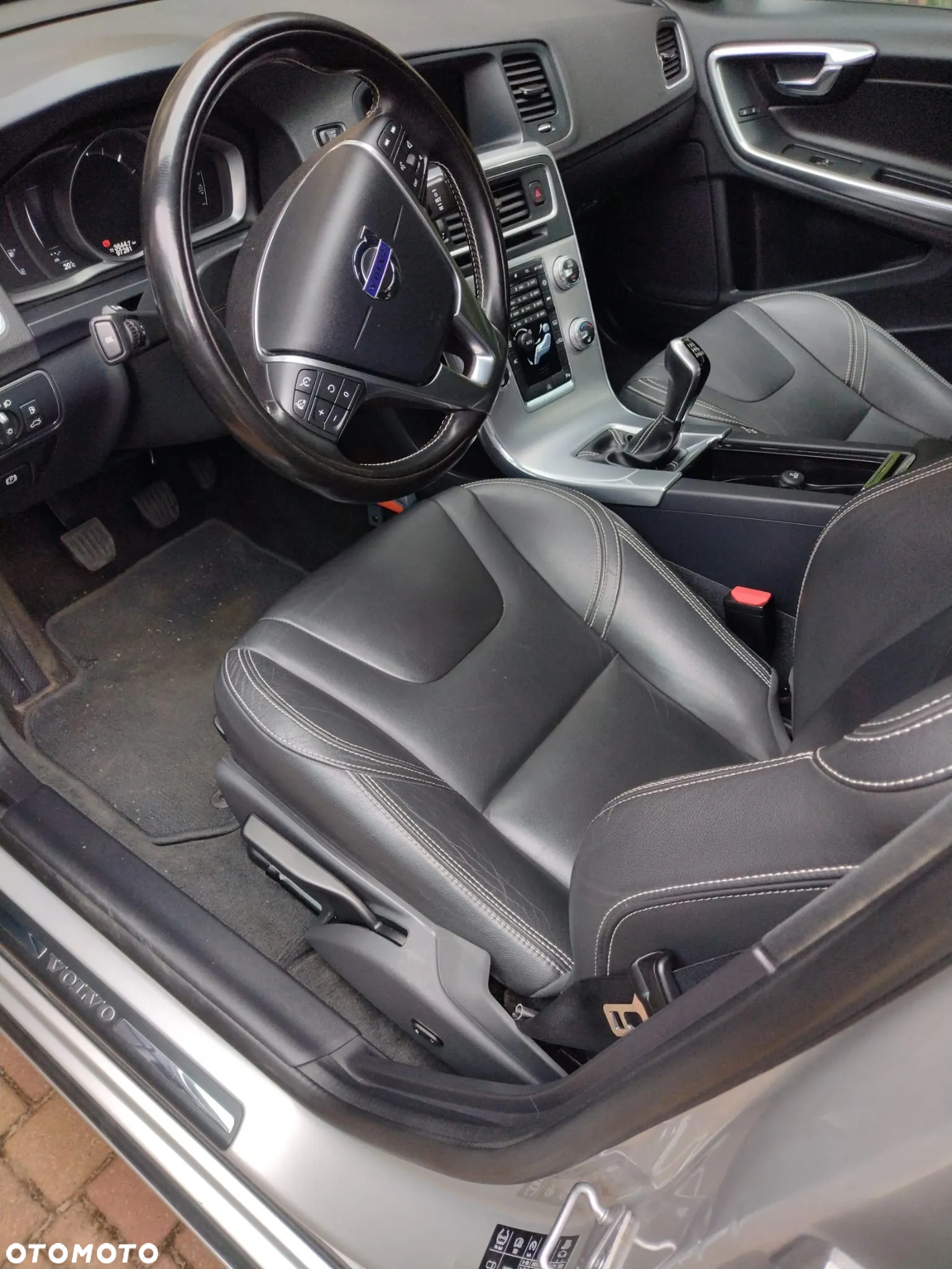 Volvo S60 D2 Drive-E Momentum - 12