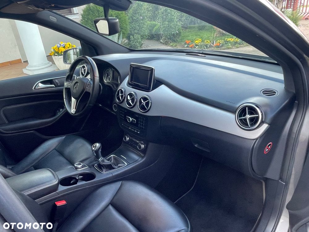Mercedes-Benz Klasa B 180 Peak Edition - 16