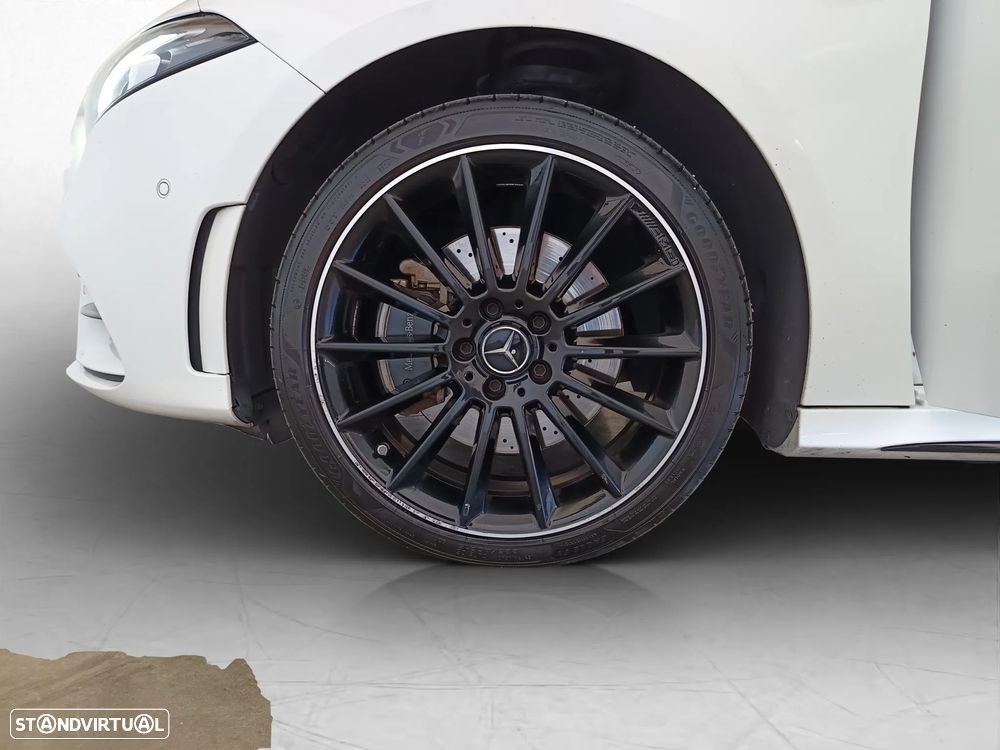 Mercedes-Benz A 250 Limousine e AMG Line - 23