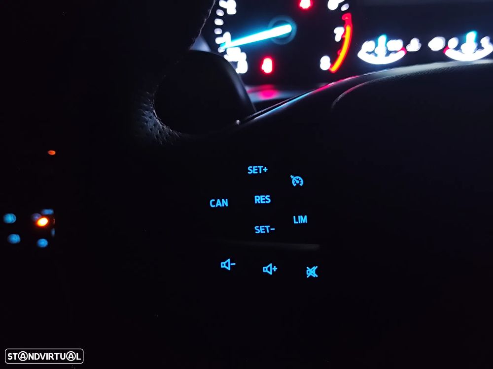 Ford Fiesta 1.0 EcoBoost MHEV ST-Line - 47