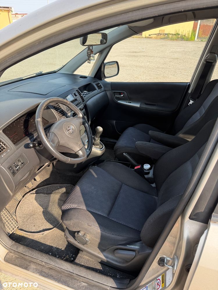 Toyota Corolla Verso 2.0 D-4D - 10
