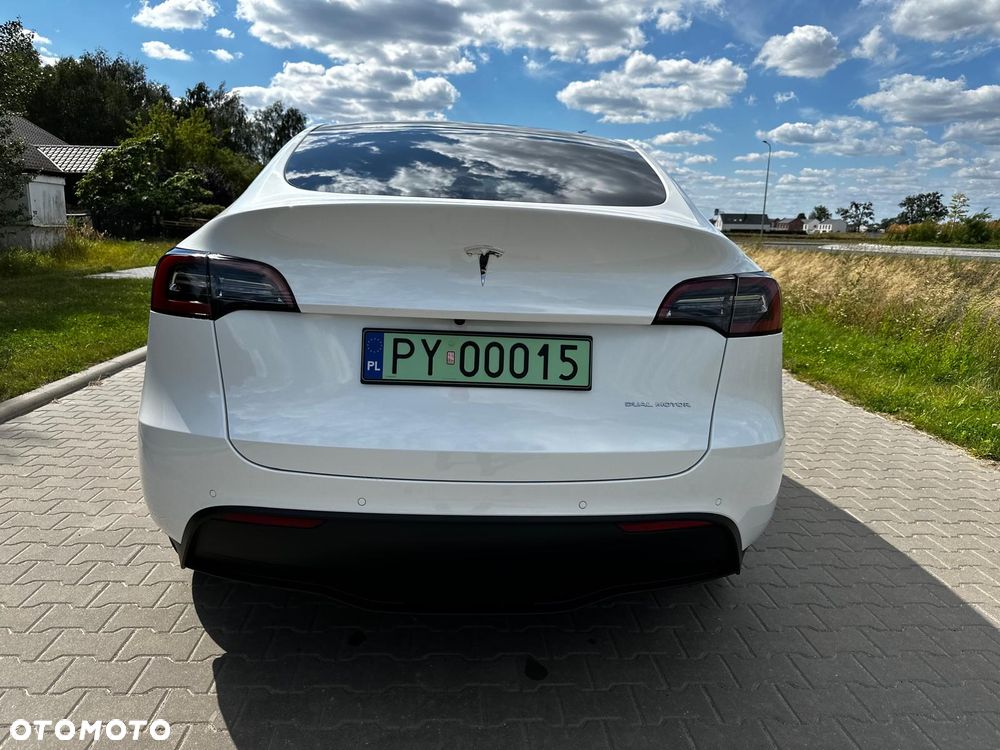 Tesla Model Y Long Range AWD - 8