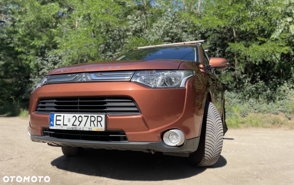 Mitsubishi Outlander - 2