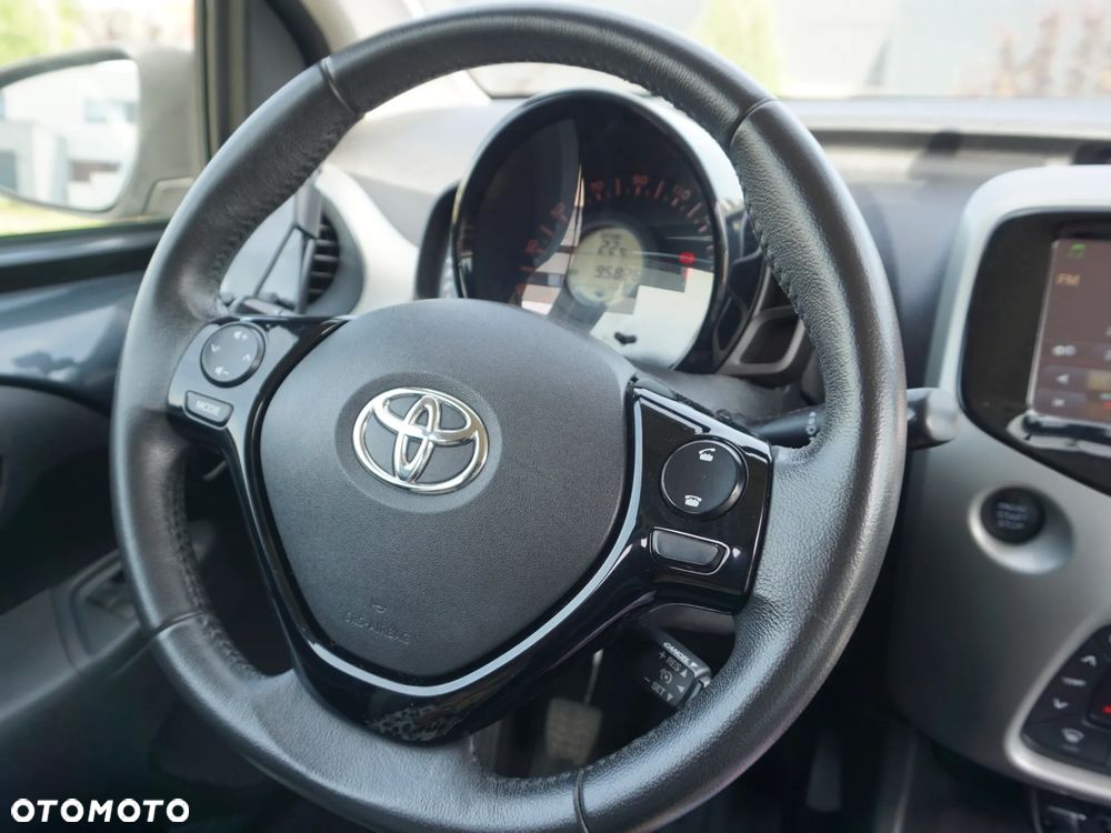 Toyota Aygo x-play touch - 18