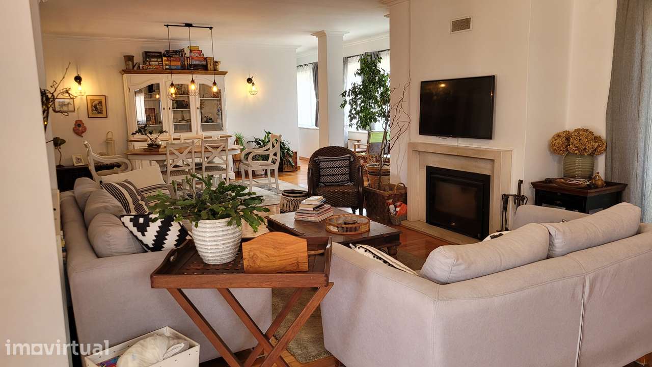 Apartamento T4 Duplex com Terraços e Garagem para dois carros - Grande imagem: 4/26