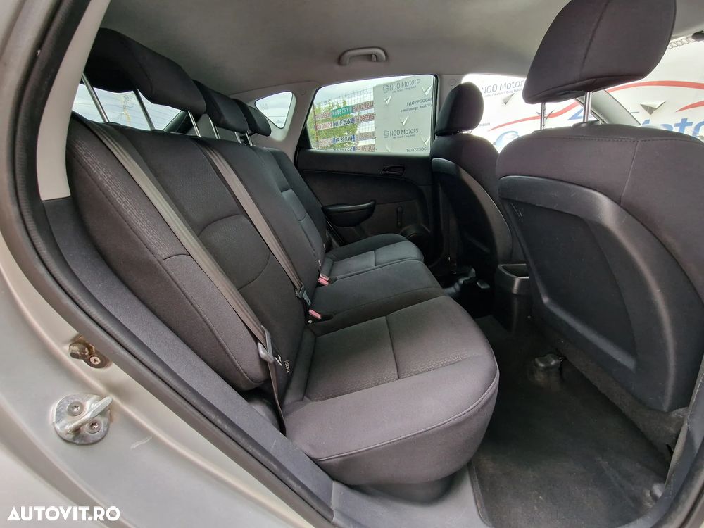 Hyundai i30 1.6 CRDI blue Classic - 4