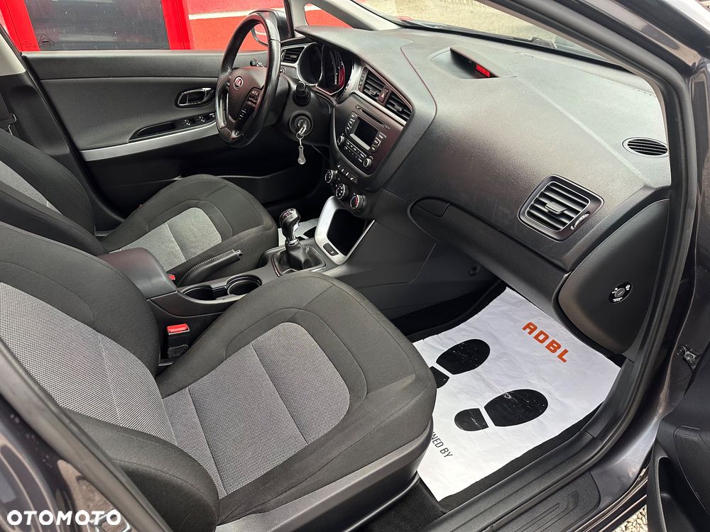 Kia Ceed 1.6 GDI Dream Team Edition - 20