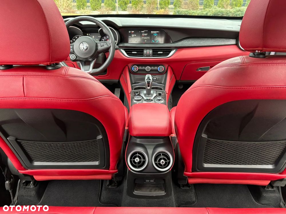 Alfa Romeo Stelvio - 12