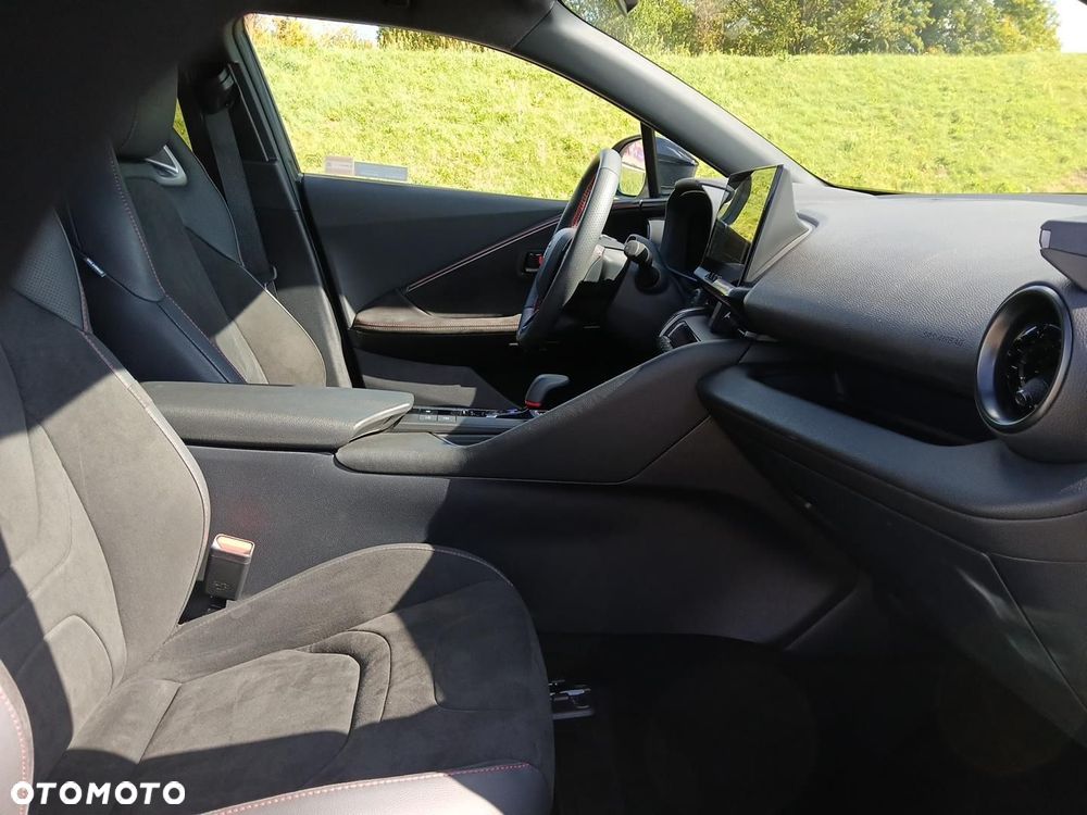 Toyota C-HR - 11