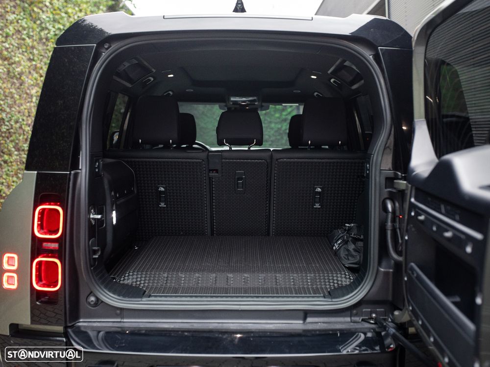 Land Rover Defender 2.0 P300e 110 AWD X-Dynamic SE - 17