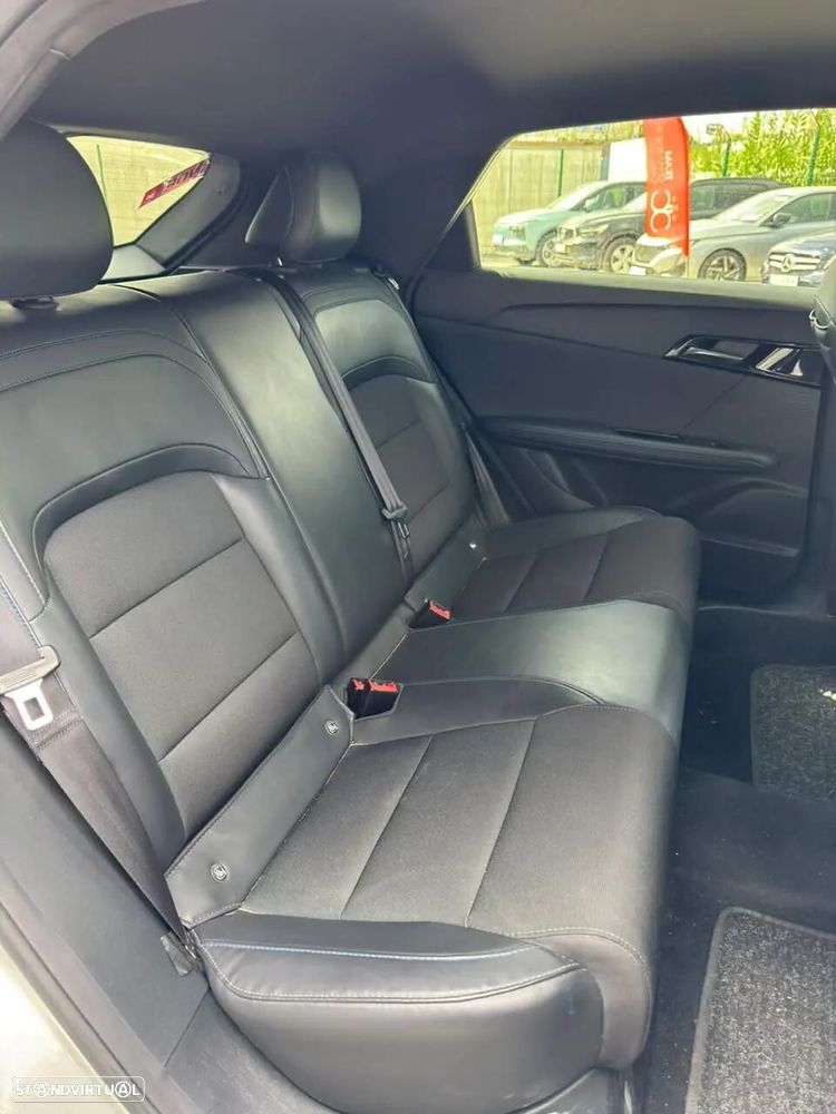 MG MG4 64 kWh Luxury - 13