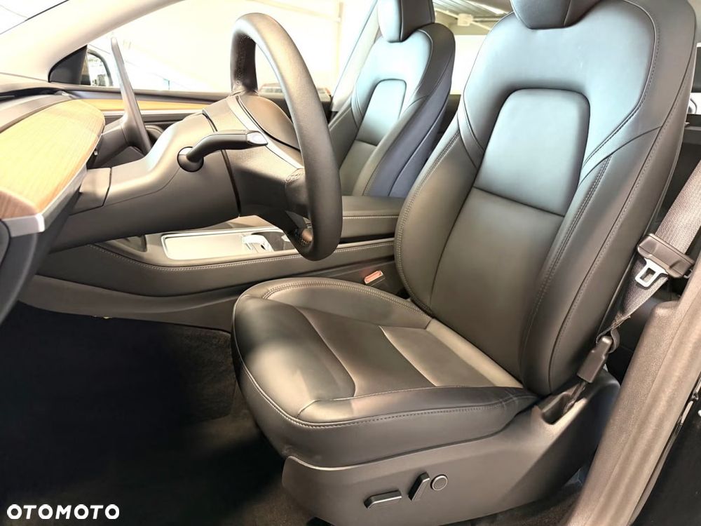 Tesla Model Y Long Range Dual Motor AWD - 5
