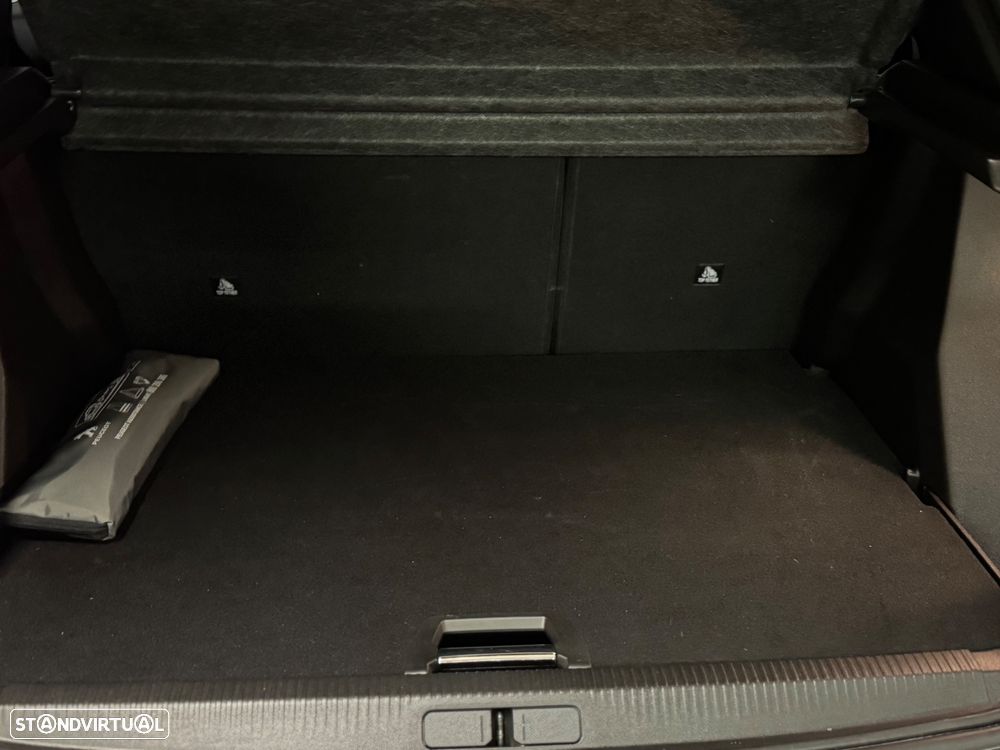 Peugeot 2008 1.2 PureTech Allure Pack EAT8 - 11