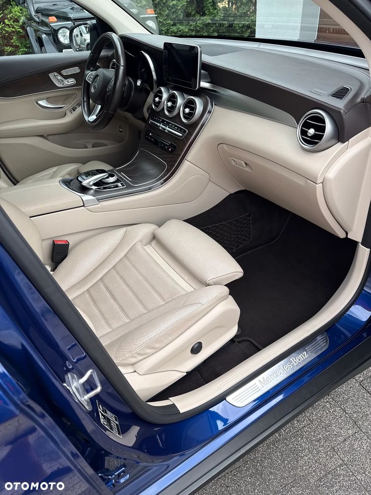 Mercedes-Benz GLC 250 4Matic 9G-TRONIC AMG Line - 34