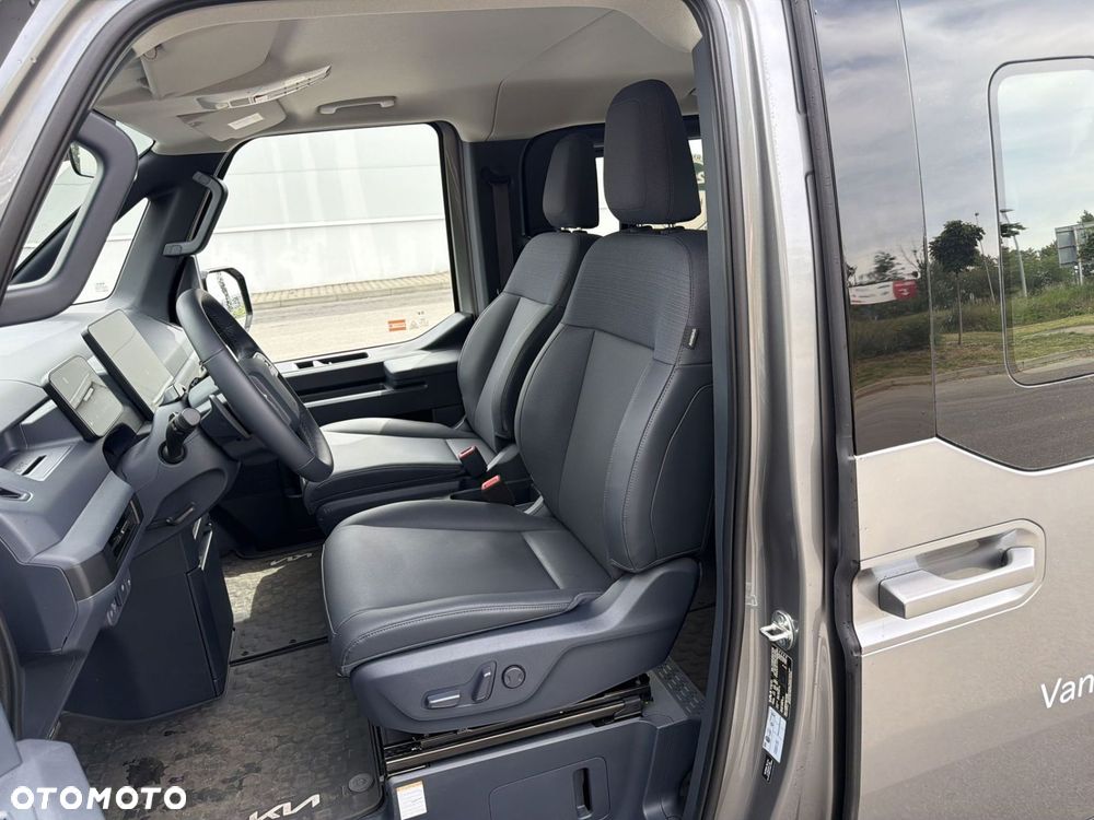 Kia PV5 - 10