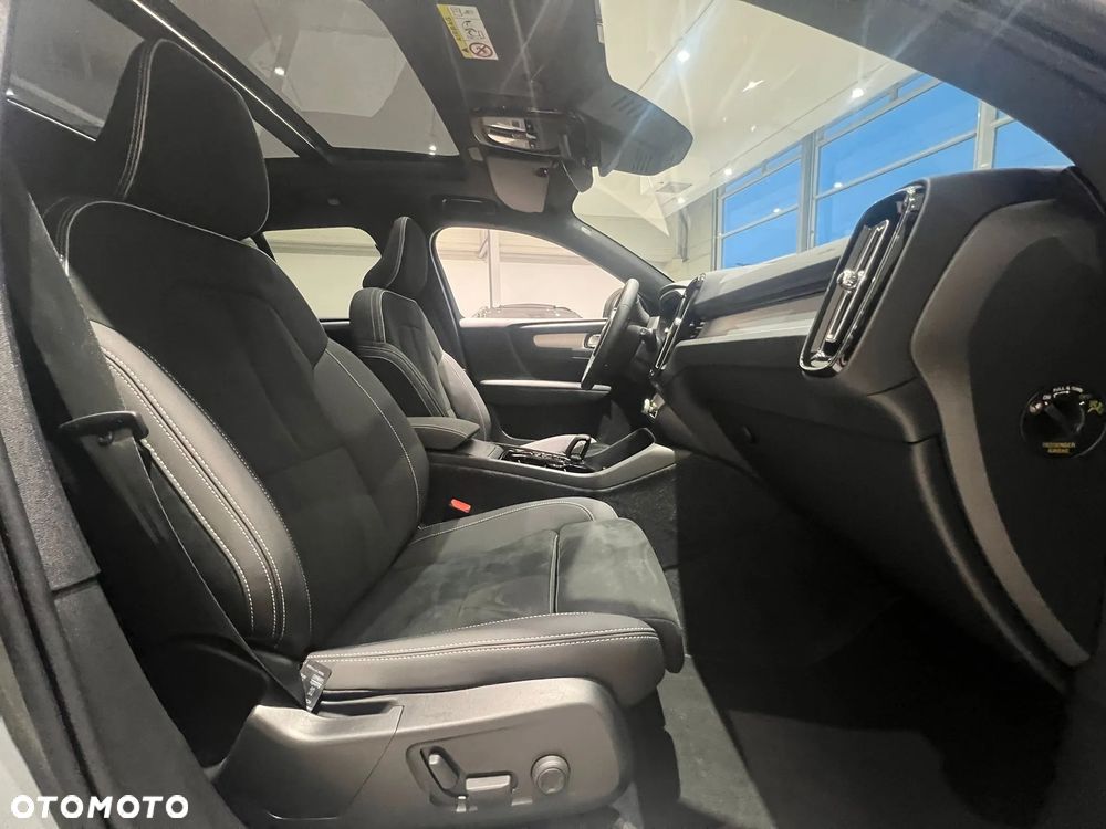 Volvo XC 40 B4 AWD Ultimate Dark - 18
