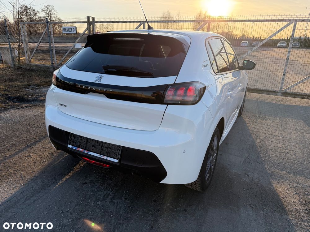 Peugeot 208 - 12