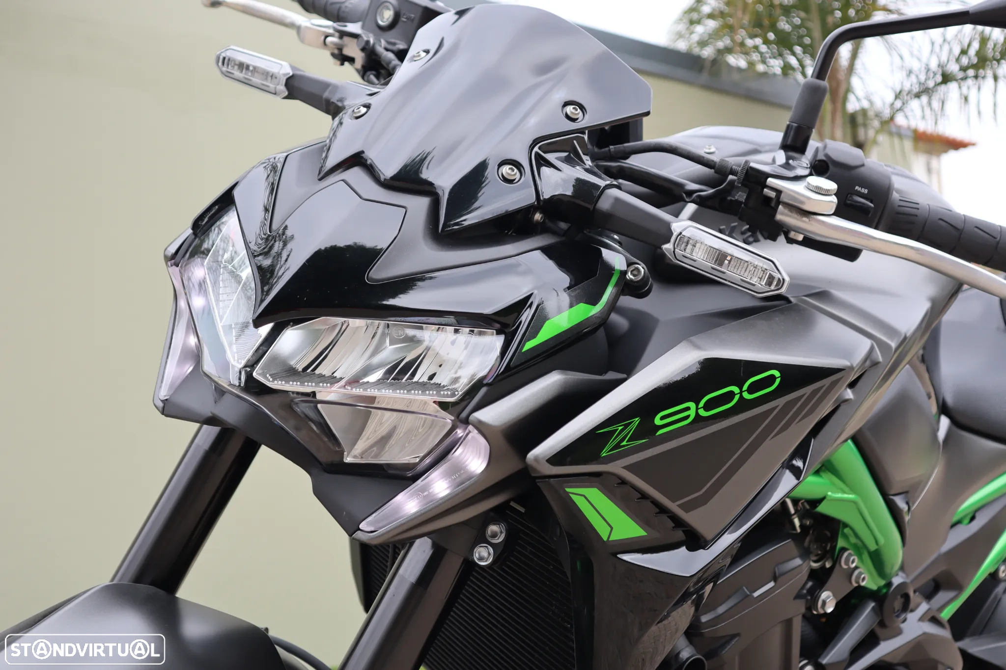 Kawasaki ZR 900F - 18
