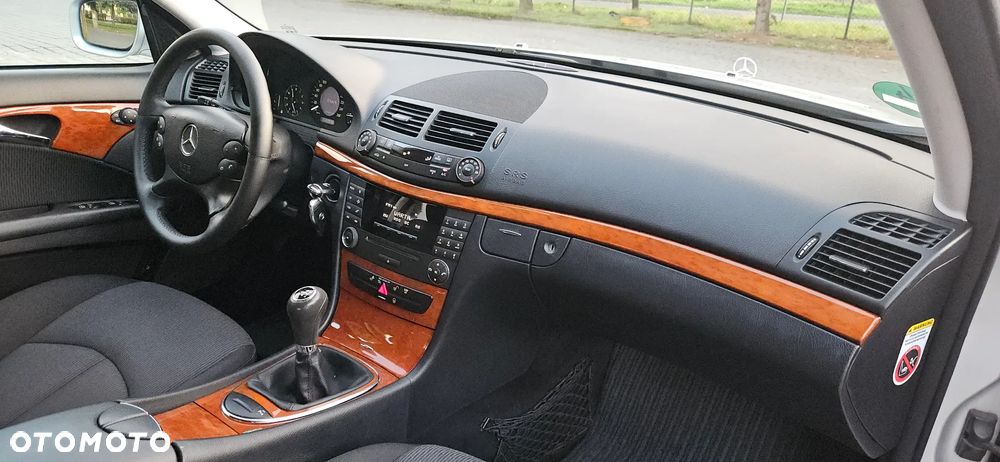 Mercedes-Benz Klasa E 200 Kompressor Classic - 24