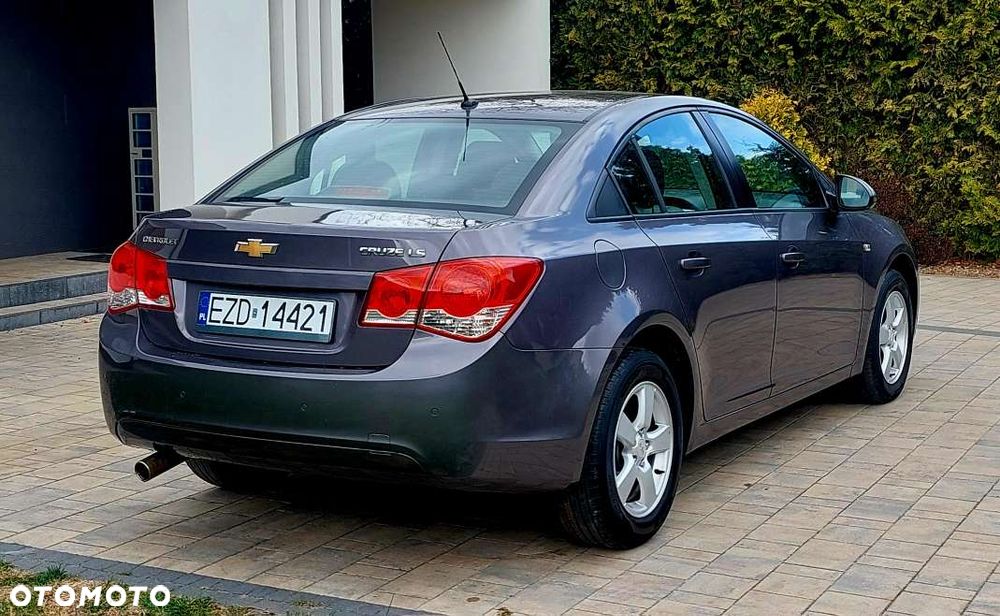 Chevrolet Cruze 1.8 LS - 3