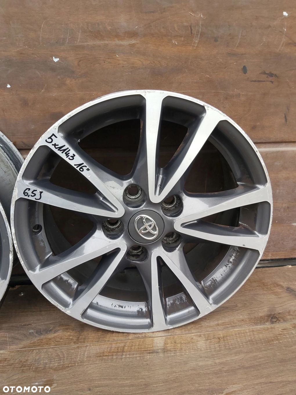 Toyota Auris Verso Avensis T27 alufelgi 16 5x114,3 et39 6,5j 42611-YY40 - 4