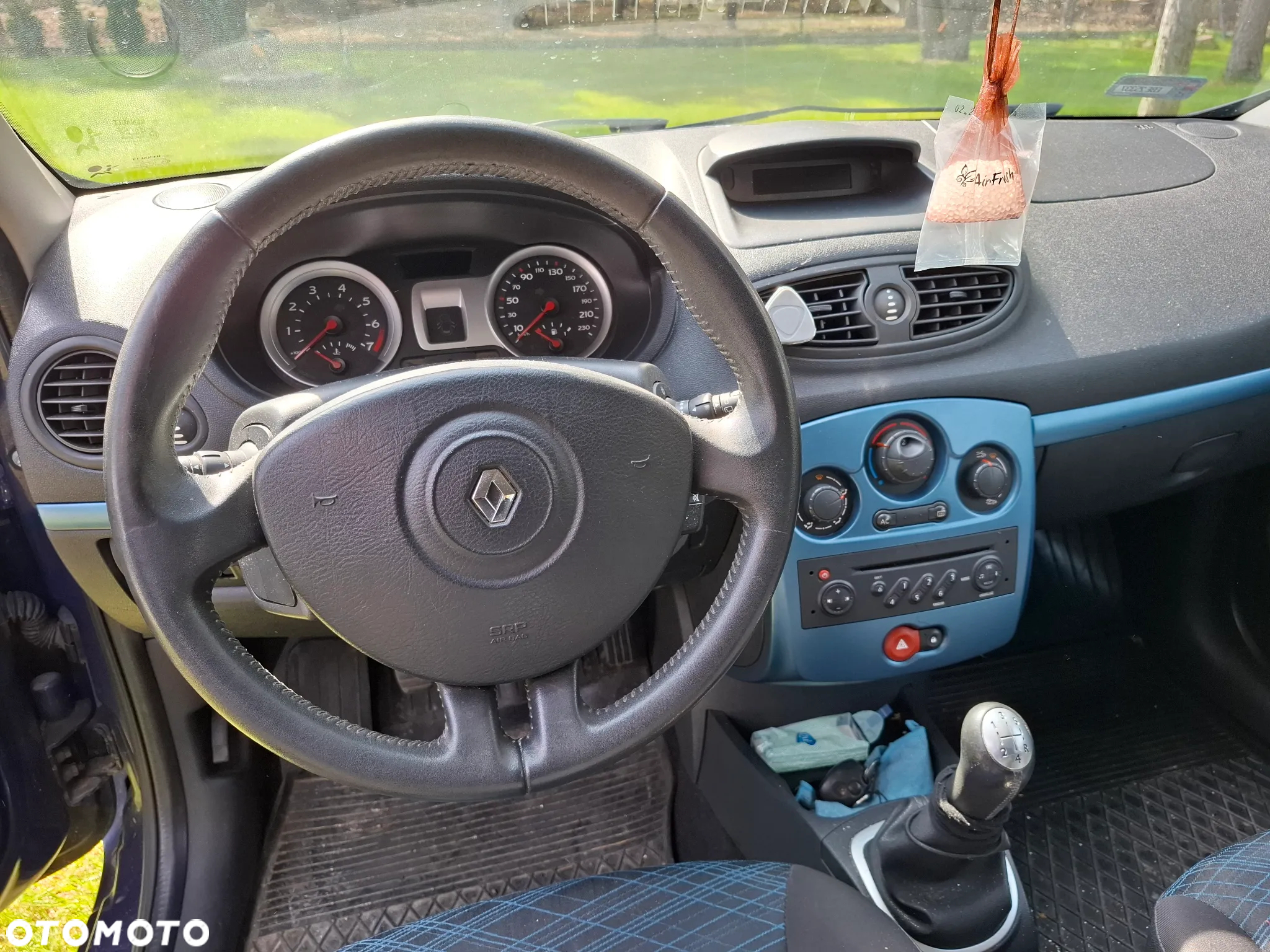Renault Clio 1.2 16V 75 Collection - 11