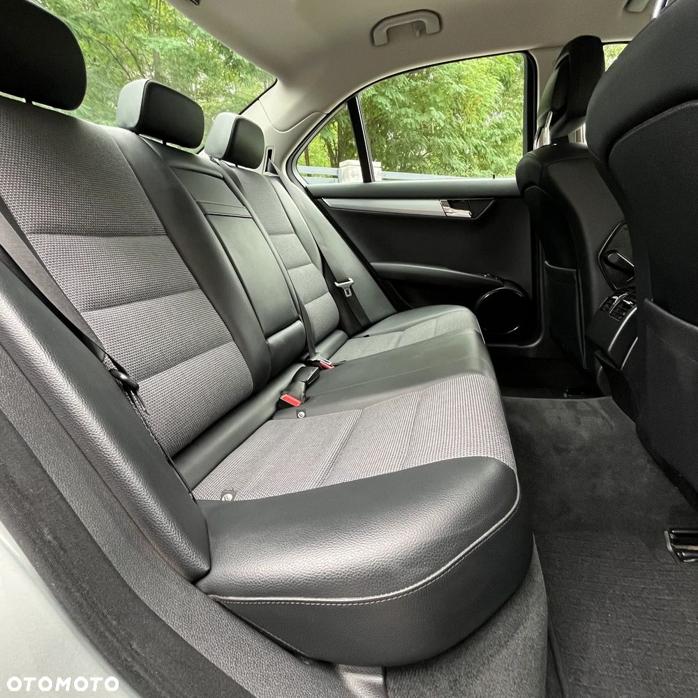 Mercedes-Benz Klasa C 180 Kompressor BlueEFFICIENCY Avantgarde - 21
