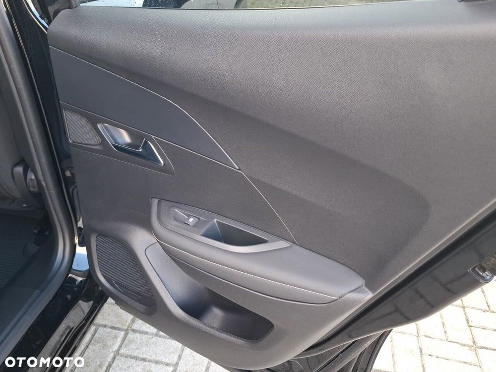 Peugeot 2008 1.2 PureTech Allure S&S EAT8 - 23