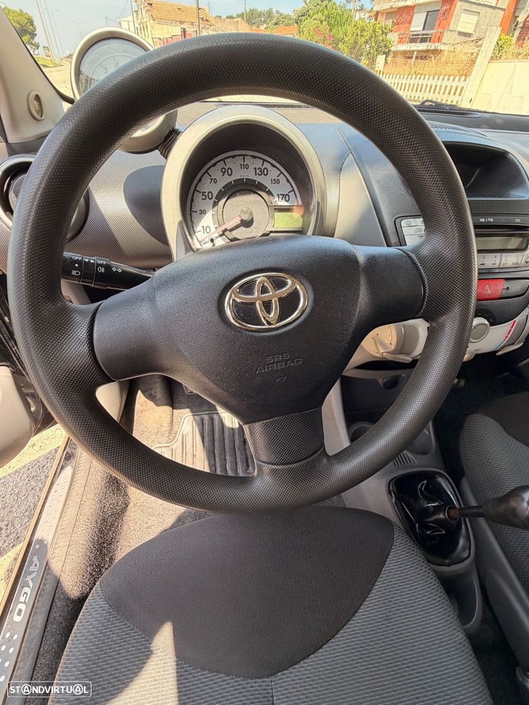 Toyota Aygo 1.0 + Sport Pack MMT - 13