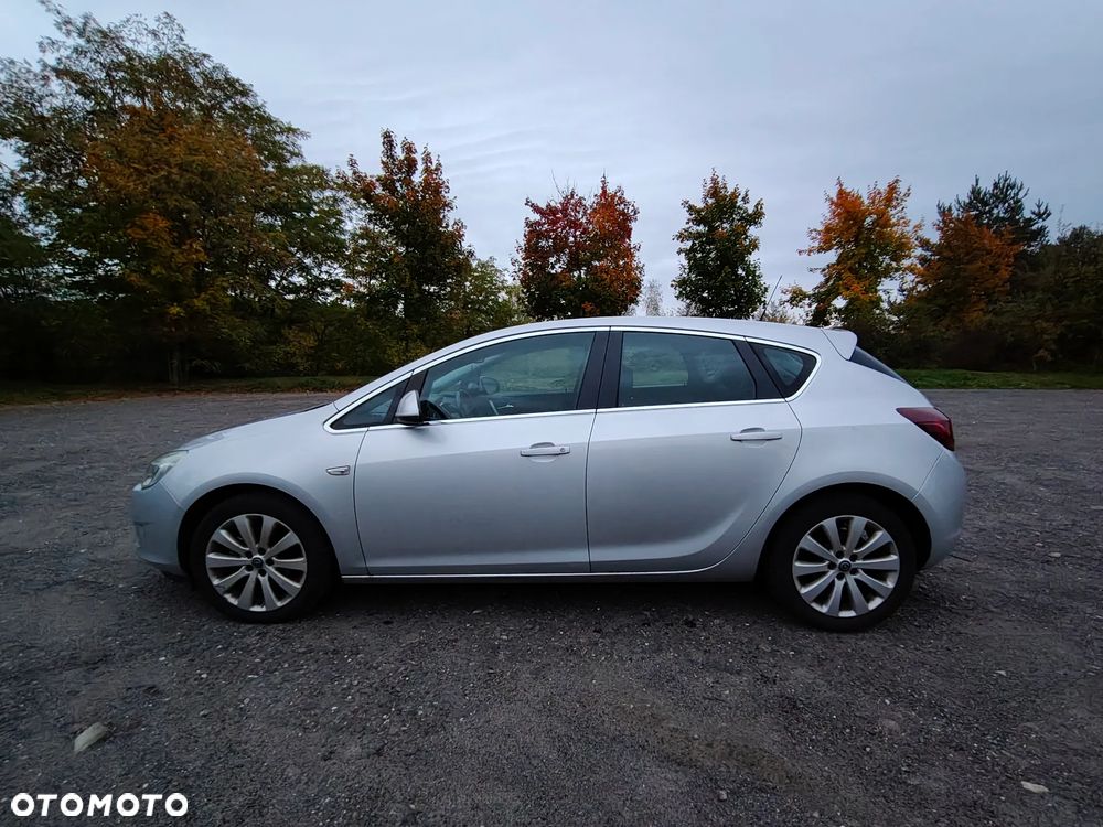 Opel Astra J 2010 photo 5