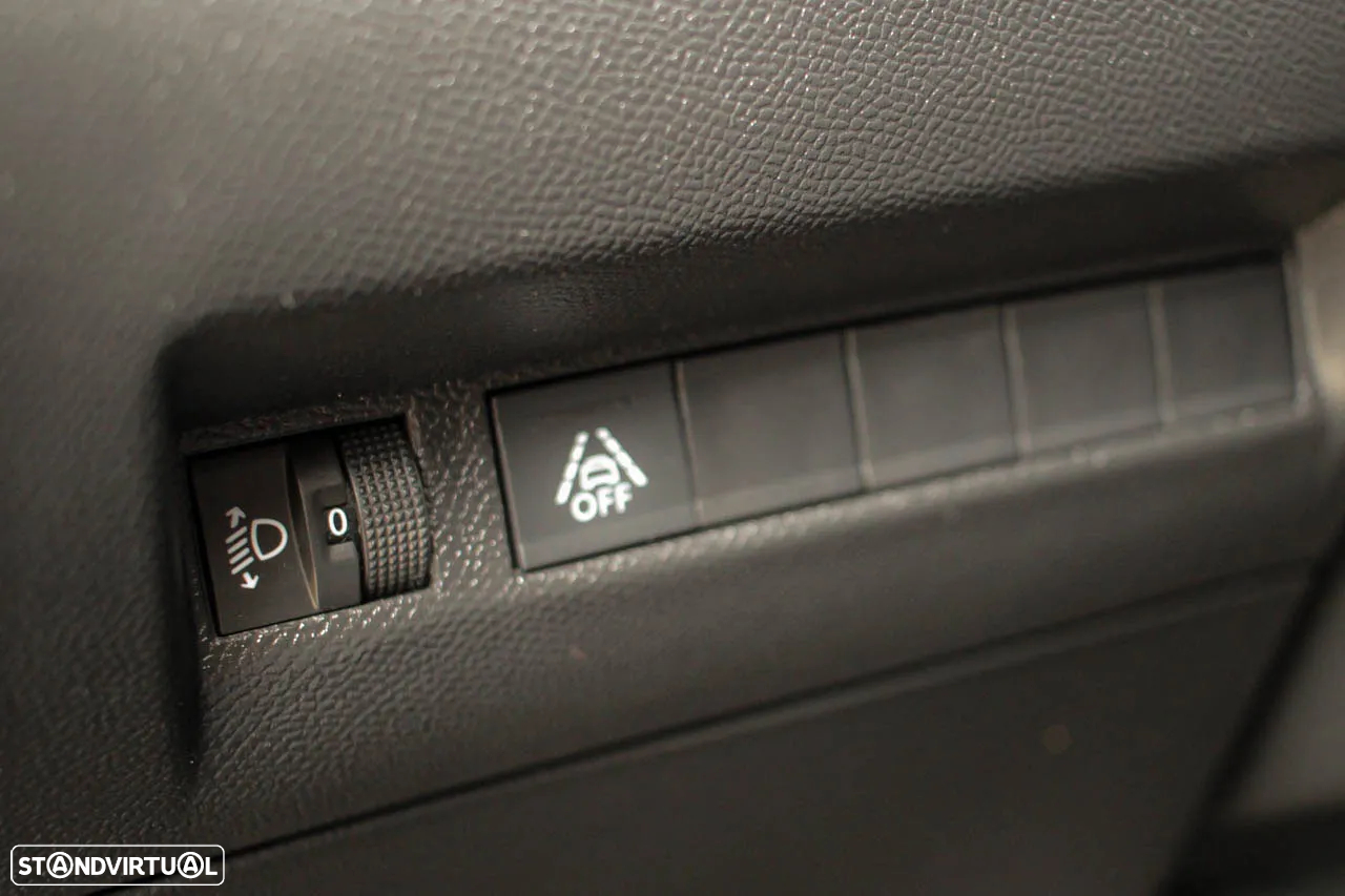 Peugeot e-2008 50 kWh Allure - 11